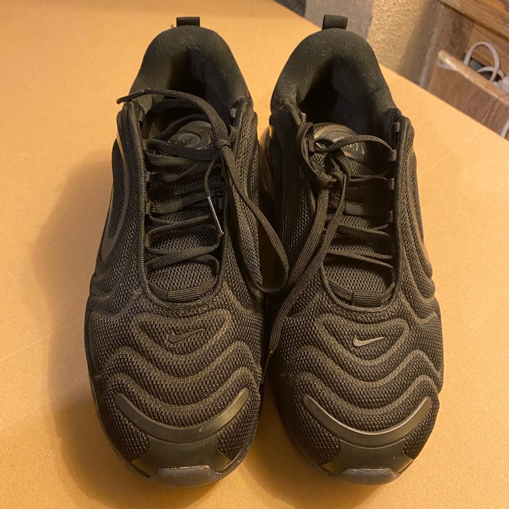 Black Nike Airmax 720